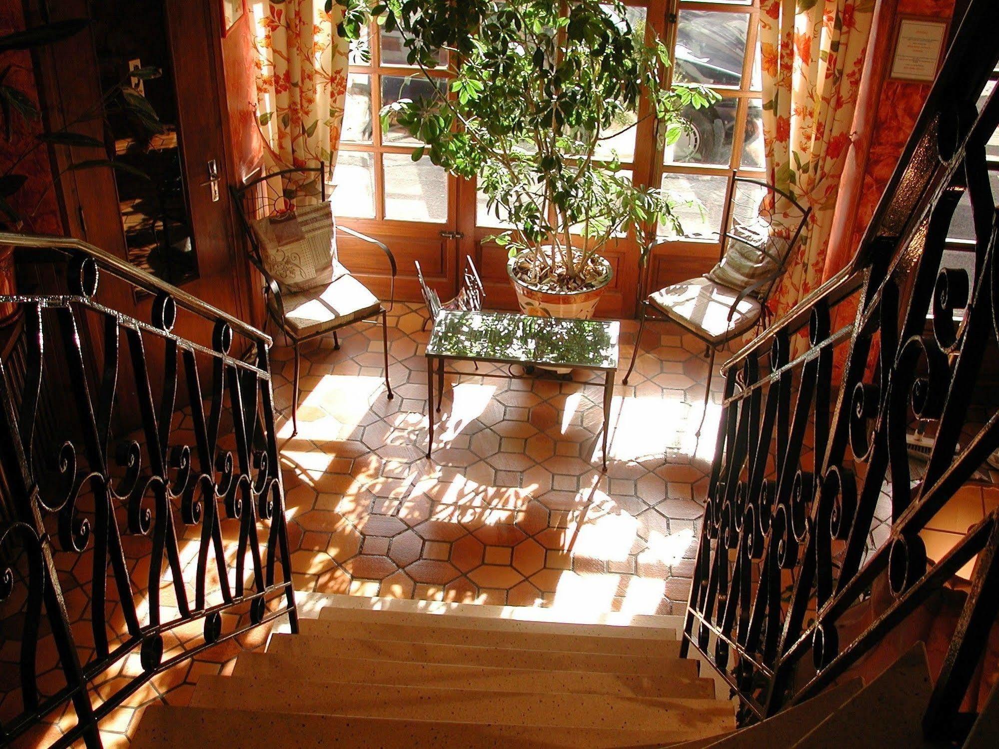 Hotel Restaurant des Deux Vallées Entraygues-sur-Truyère Extérieur photo