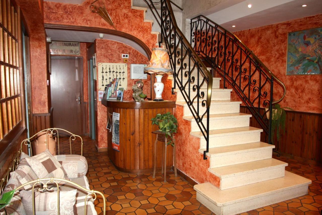 Hotel Restaurant des Deux Vallées Entraygues-sur-Truyère Extérieur photo